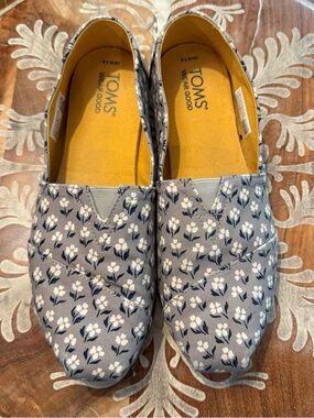 Toms Gray Floral Canvas Slip-On Shoes with Yellow Insole